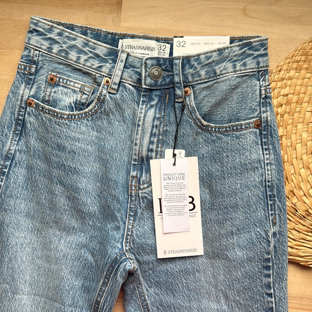 STRADIVIVARIUS • JEANS